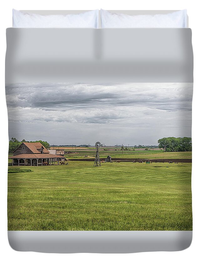 De Smet Duvet Cover featuring the photograph Ingalls Livestock Barn by Susan Rissi Tregoning