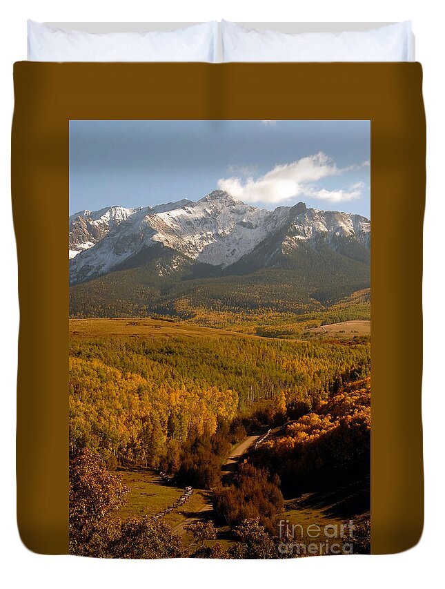 San Juan Mountains Duvet Cover featuring the photograph Into the Mountains by David Lee Thompson