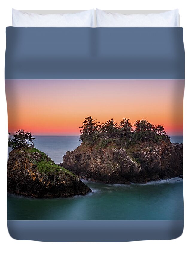 Sunrise Duvet Cover featuring the photograph Islands in the Sea by Darren White