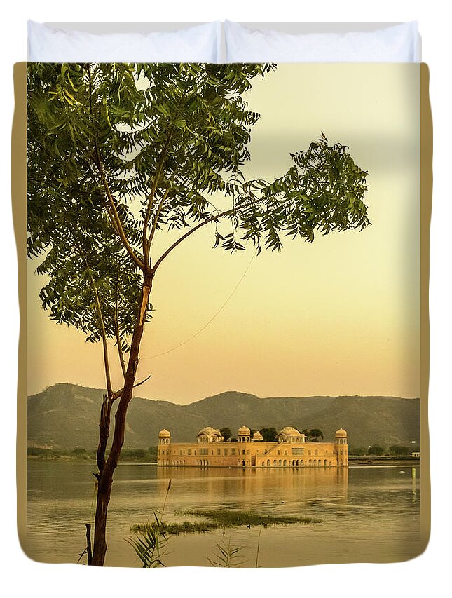 Lake Duvet Cover featuring the photograph Jal Mahal by Werner Padarin