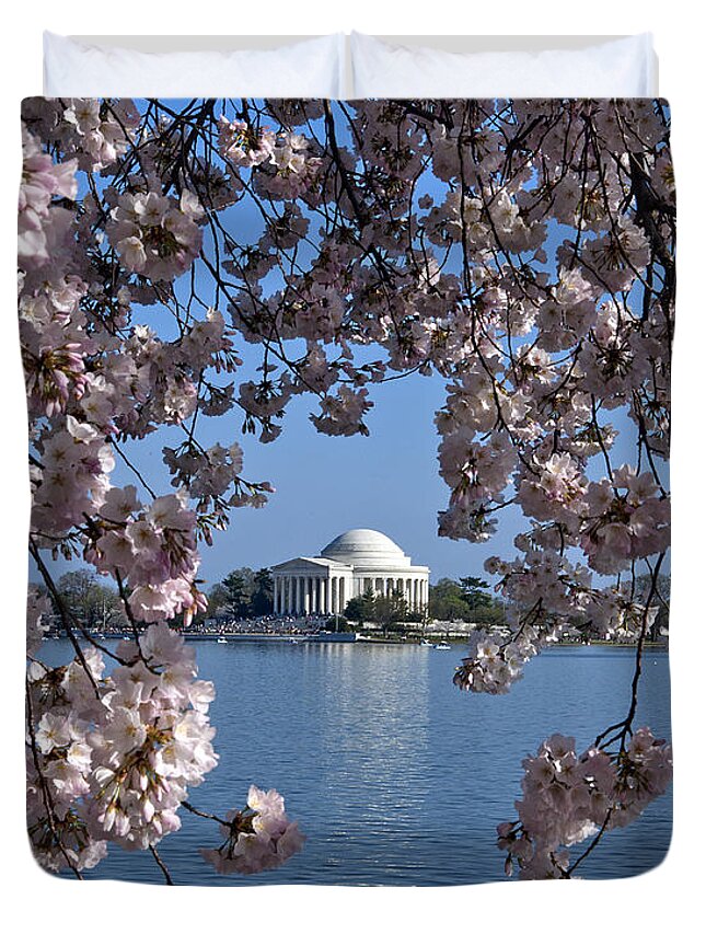 Washington D.c. Duvet Cover featuring the photograph Jefferson Memorial on the Tidal Basin DS051 by Gerry Gantt