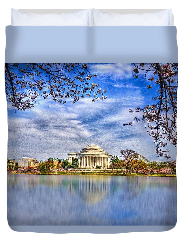 Photography Duvet Cover featuring the photograph Jefferson Memorial by Paul Wear