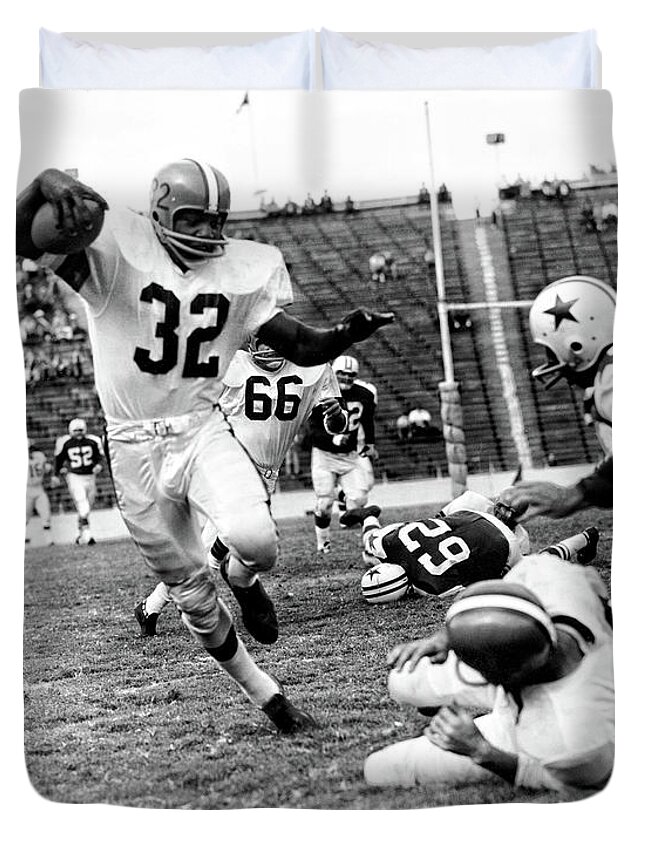 Jim Brown Duvet Cover featuring the photograph Jim Brown - NFL by Doc Braham