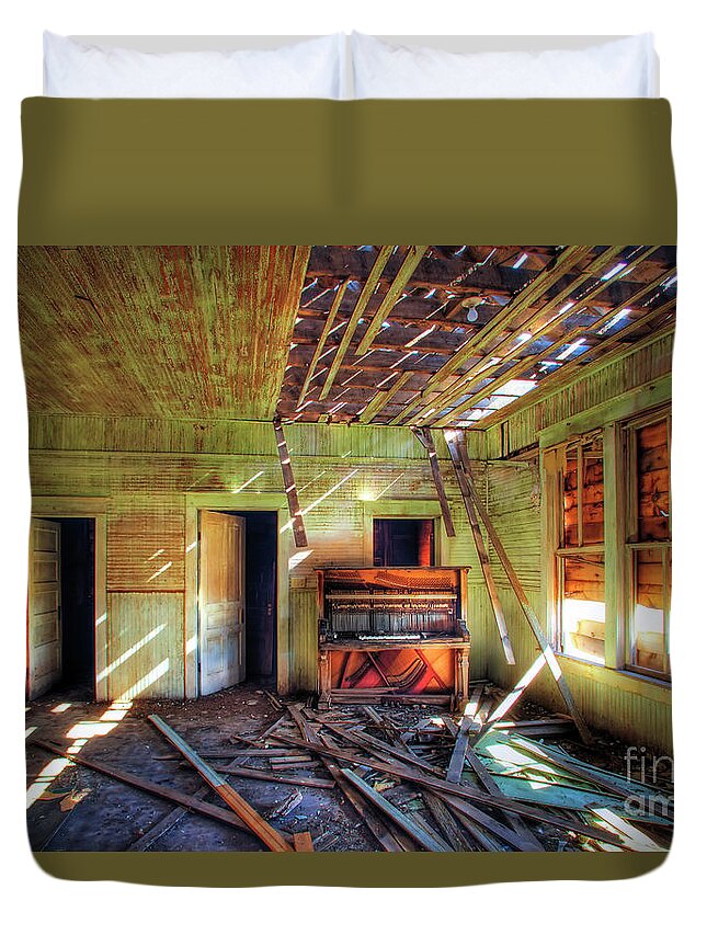 Judith Gap Duvet Cover featuring the photograph Judith Gap Piano by Craig J Satterlee