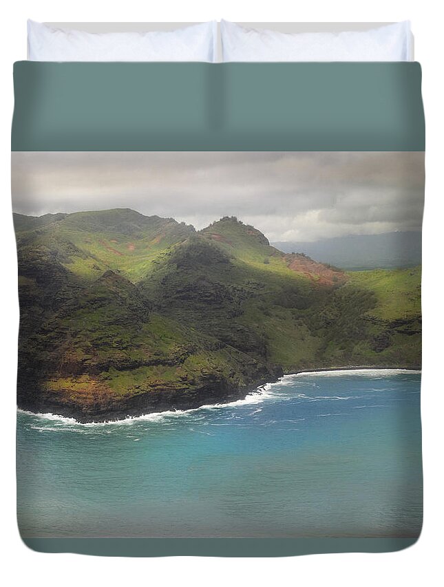 Kauai Shoreline Duvet Cover featuring the photograph Kauai Shoreline by Frank Wilson