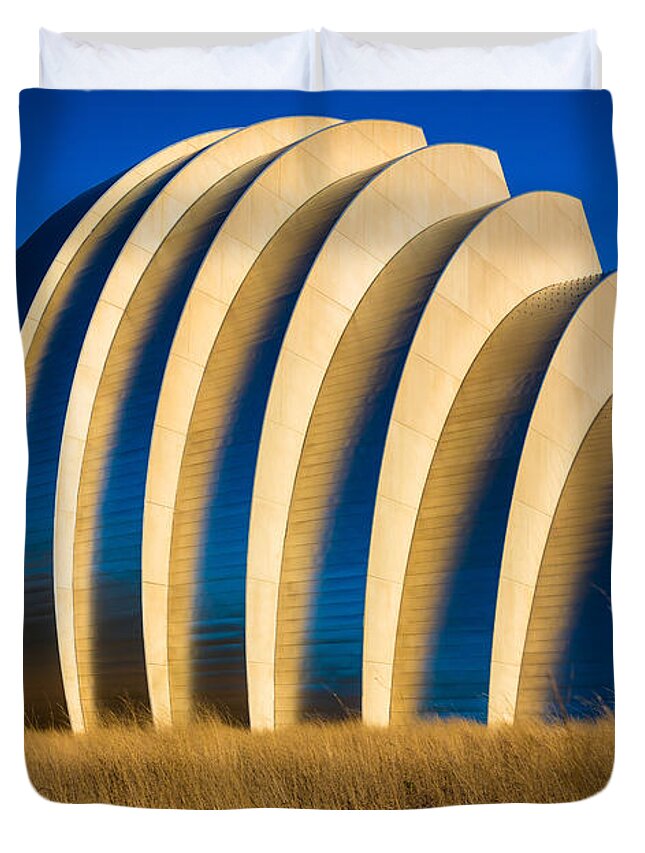 America Duvet Cover featuring the photograph Kauffman Center for the Performing Arts by Inge Johnsson