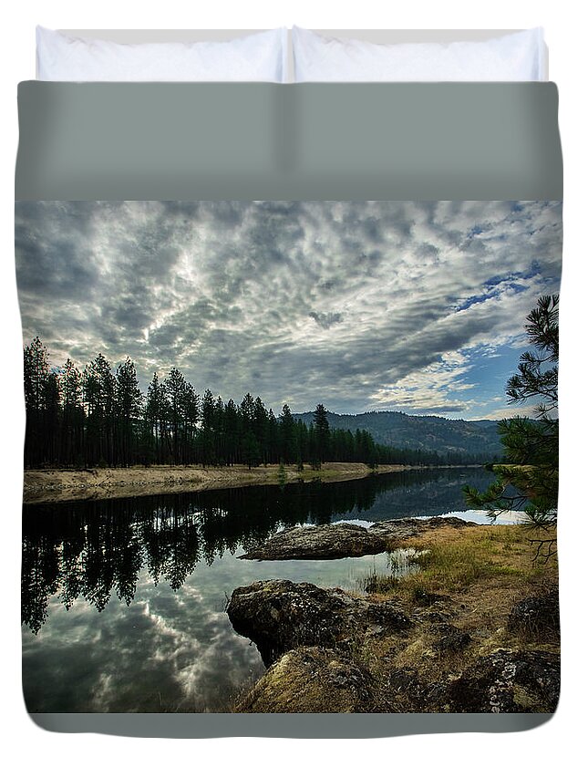 Kettle River Duvet Cover featuring the photograph Kettle River at Barstow by Loni Collins