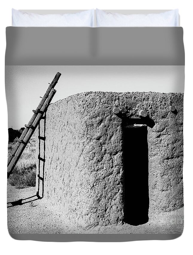 Kuaua Pueblo Duvet Cover featuring the photograph Kuaua Ruins - Living Quarters by Jeff Hubbard