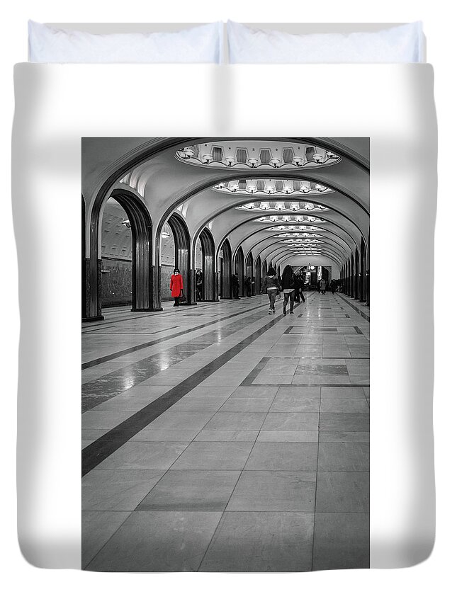 Metro Duvet Cover featuring the photograph Lady in Red by Geoff Smith