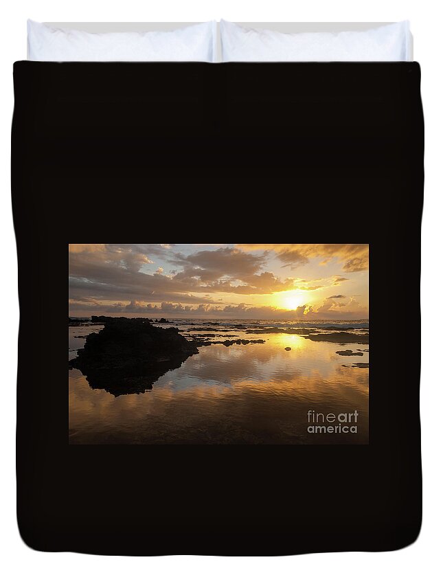 Hawaii Duvet Cover featuring the photograph Lanai Sunset #1 by Paul Quinn