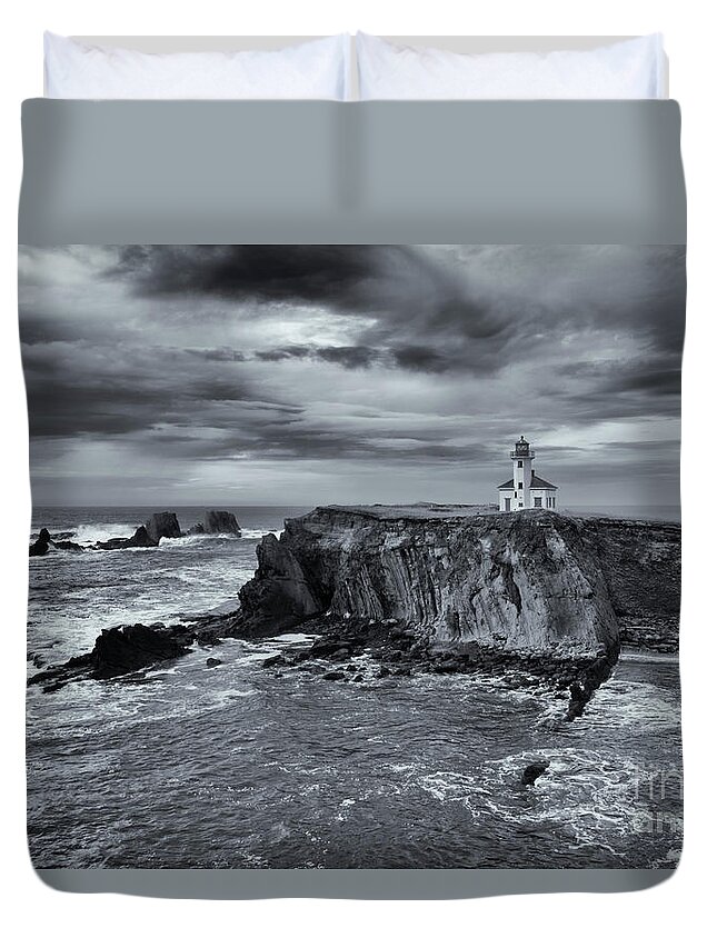 Cape Arago Lighthouse Duvet Cover featuring the photograph Light before the Storm by Michael Dawson