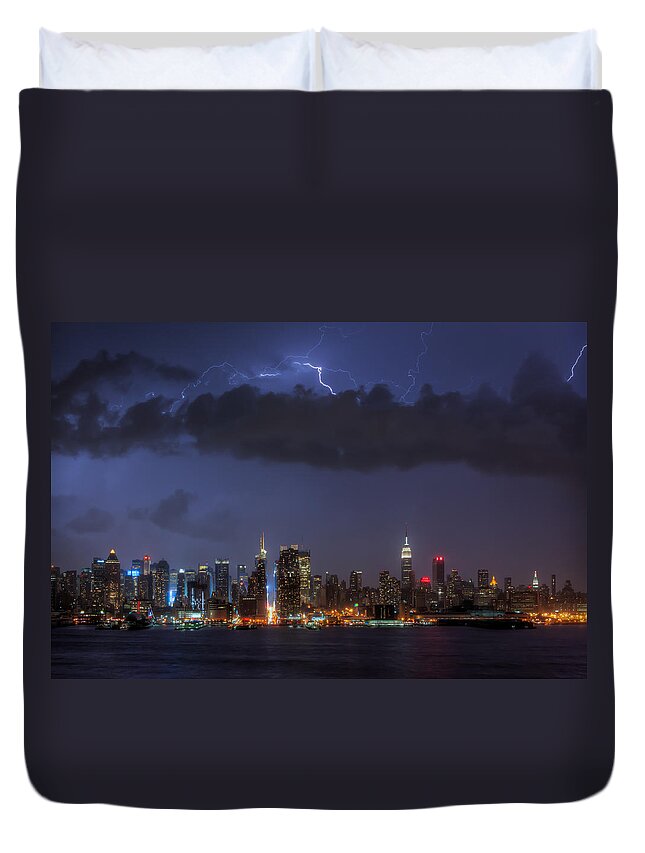 Clarence Holmes Duvet Cover featuring the photograph Lightning Over New York City I by Clarence Holmes