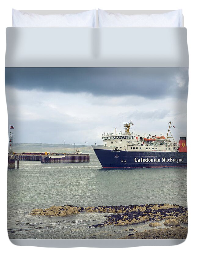 Lord Of The Isles Duvet Cover featuring the photograph Lord of the Isles by Ray Devlin