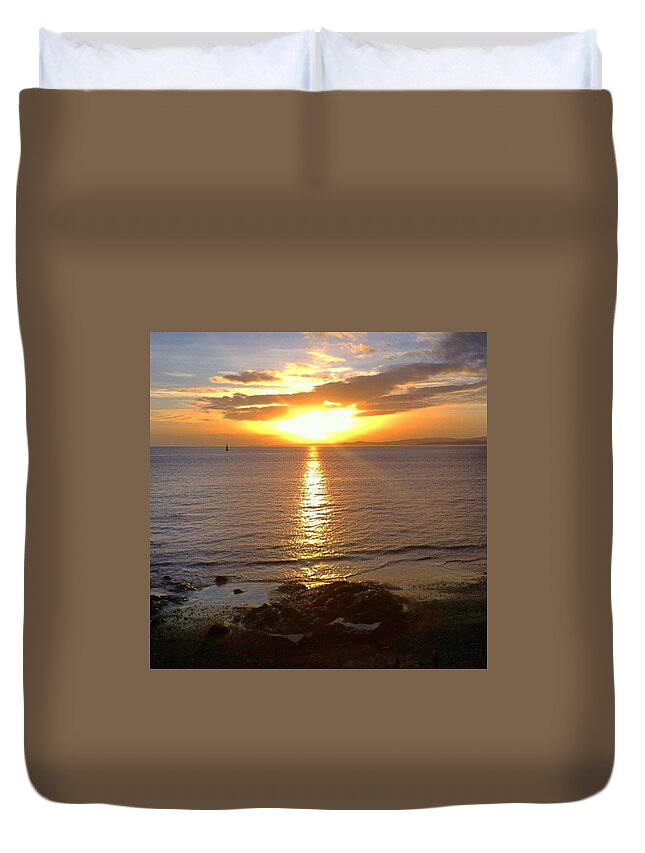 Beautiful Duvet Cover featuring the photograph Lovely Evening At Dallas Road by Victoria Clark