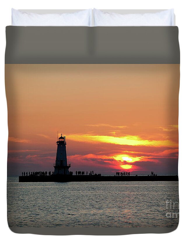 Ludington Lighthouse Duvet Cover featuring the photograph Ludington Lighthouse by Rich S