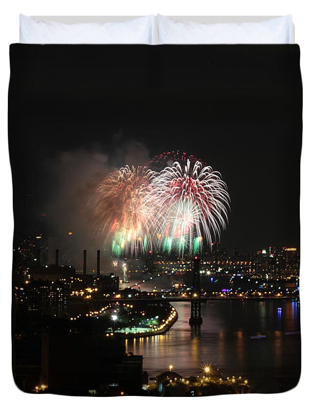 Fireworks Duvet Cover featuring the photograph Macy's July 4th 2015 Fireworks-4 by Steven Spak