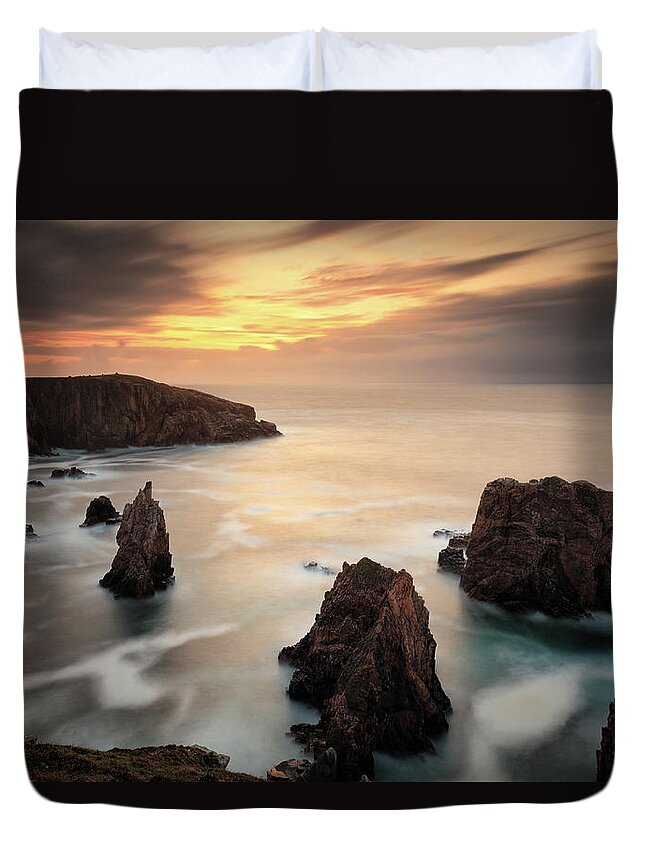 Isle Of Lewis Duvet Cover featuring the photograph Mangersta Sea Stacks by Grant Glendinning