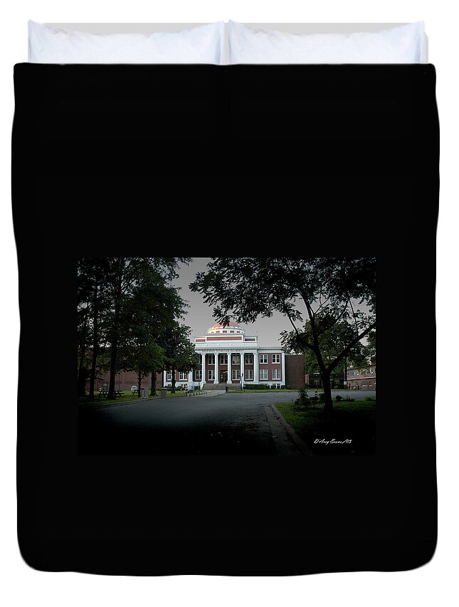 Marion Ar Duvet Cover featuring the photograph Marion Couthouse by DArcy Evans