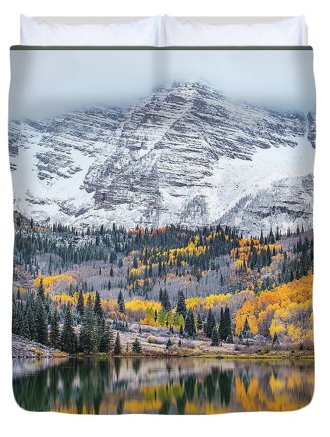 Maroon Bells Duvet Cover featuring the photograph Maroon Bells Cloudy Fall by Darren White