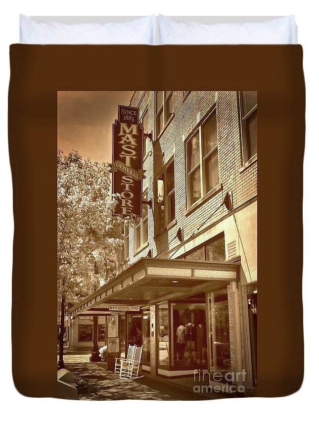 Scenic Tours Duvet Cover featuring the photograph Mast General Store by Skip Willits