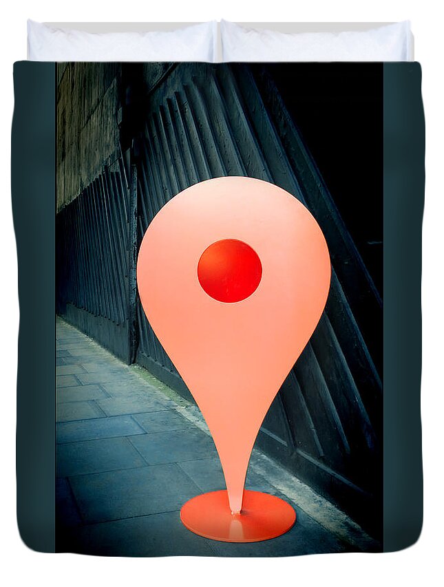 Location Sign Duvet Cover featuring the photograph Meet Me by Jasna Buncic