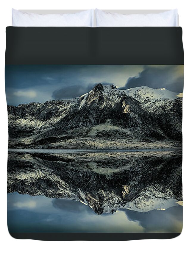 Llyn Idwal Duvet Cover featuring the photograph Midnight Lake by Adrian Evans