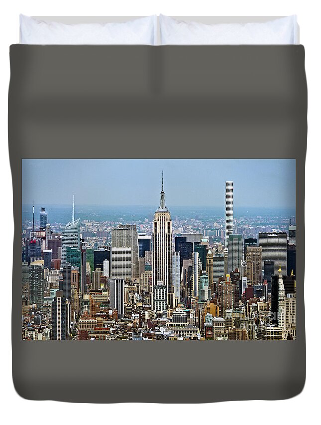 Nyc Duvet Cover featuring the photograph Midtown No.1 by Scott Evers