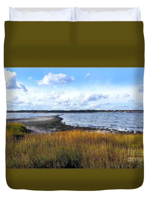 Island Duvet Cover featuring the photograph Milford Island by Raymond Earley