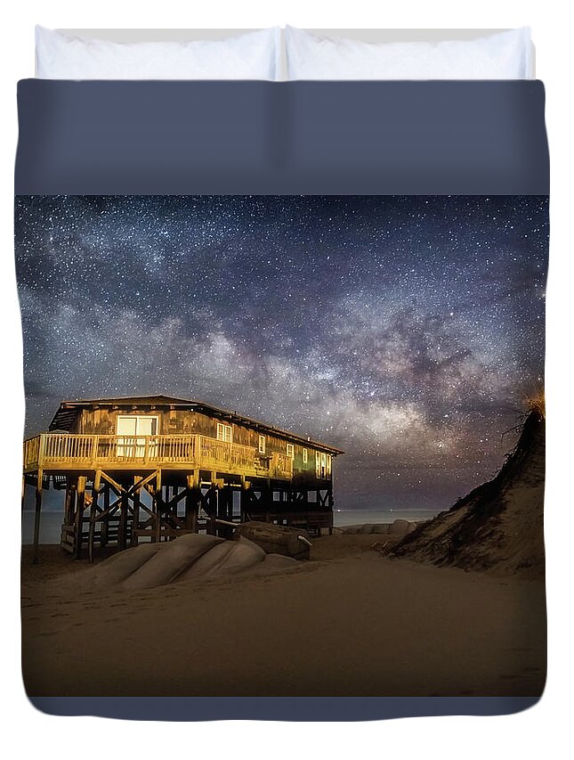 Night Skies Duvet Cover featuring the photograph Milky Way Beach House by Russell Pugh