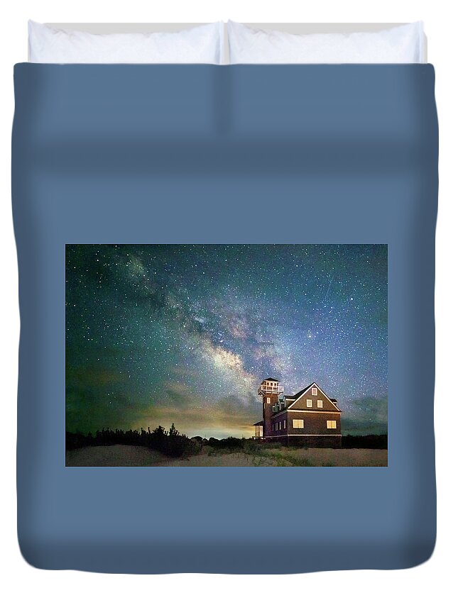 Pea Island Duvet Cover featuring the photograph Milky Way over Pea Island by Art Cole