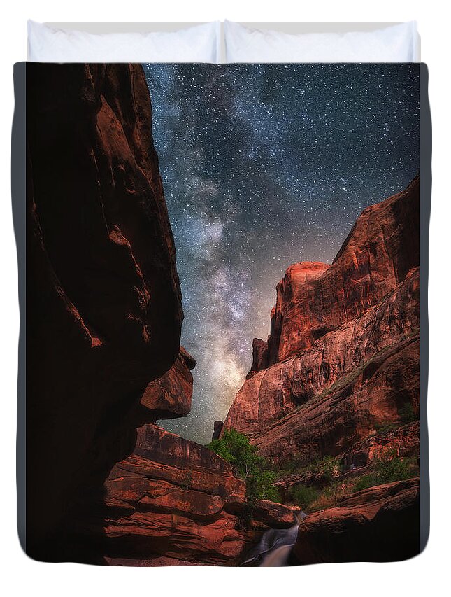 Milky Way Duvet Cover featuring the photograph Mill Creek Milky Way by Darren White