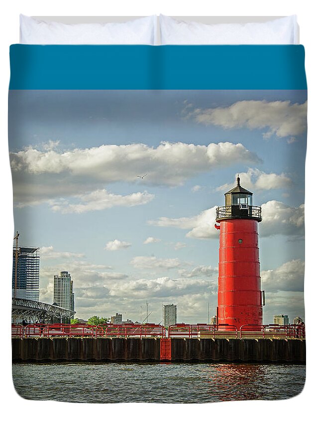 Milwaukee Pierhead Lighthouse Duvet Cover featuring the photograph Milwaukee Pierhead Lighthouse by Susan McMenamin