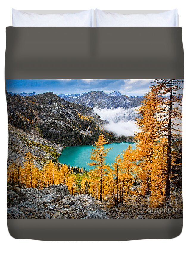 Alpine Lakes Wilderness Duvet Cover featuring the photograph Misty Colchuck Lake by Inge Johnsson