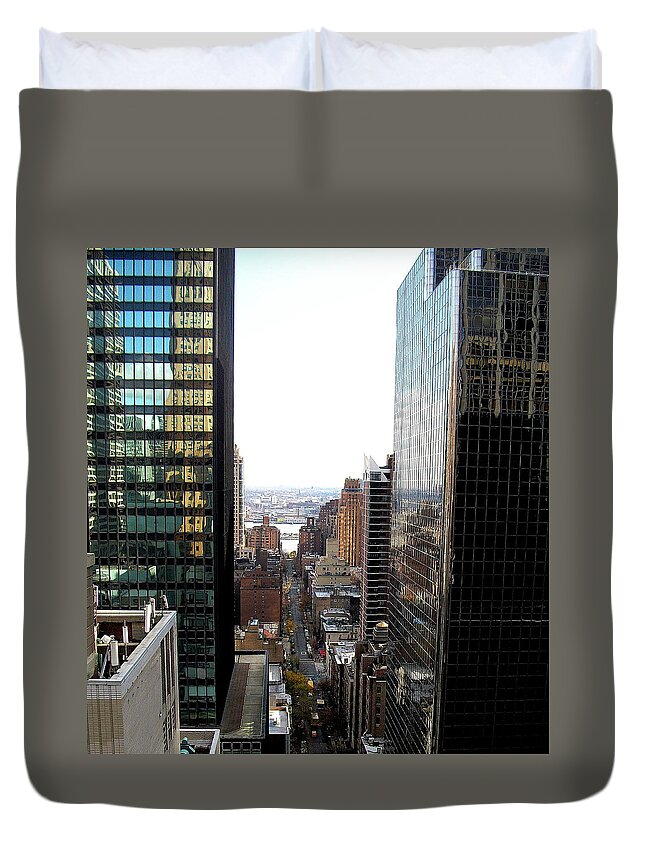 Hudson River Duvet Cover featuring the photograph Misty View of the Hudson River by Linda Stern