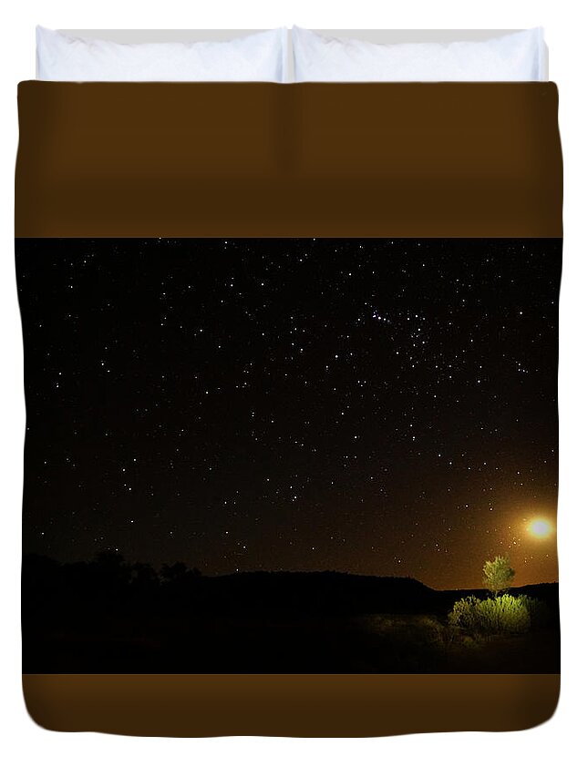 Australia Duvet Cover featuring the photograph Moon Set Over Palm Valley by Paul Svensen