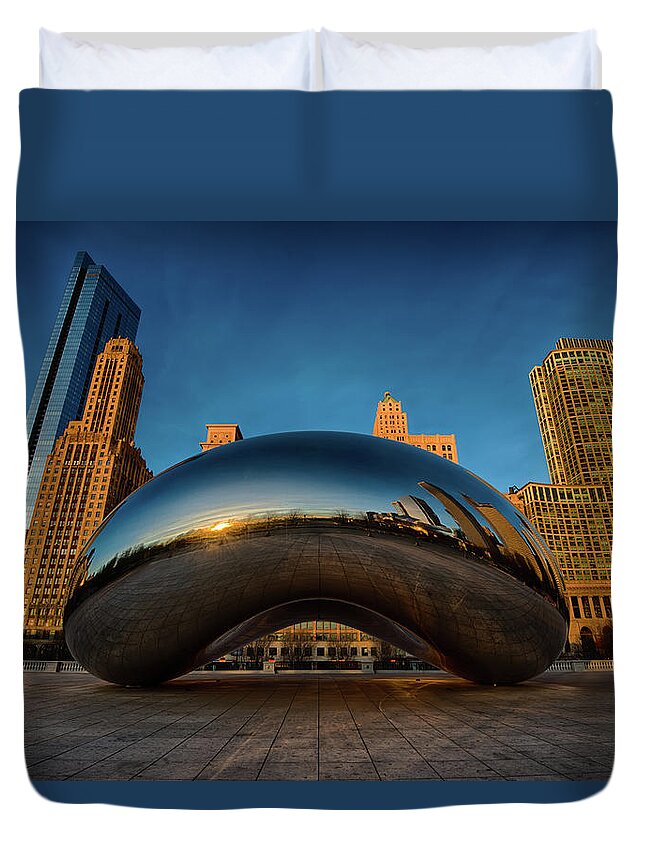 Chicago Cloud Gate Duvet Cover featuring the photograph Morning Bean by Sebastian Musial