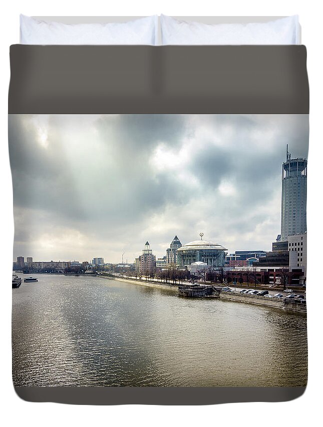 Moscow Duvet Cover featuring the photograph Moscow River by Alexey Stiop