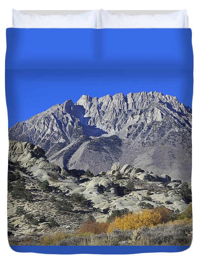 Owens Valley Duvet Cover featuring the photograph Basin Mountain by Tammy Pool