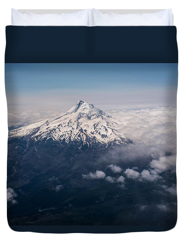 Air Travel Duvet Cover featuring the photograph Mt Hood from 737 by Robert Potts