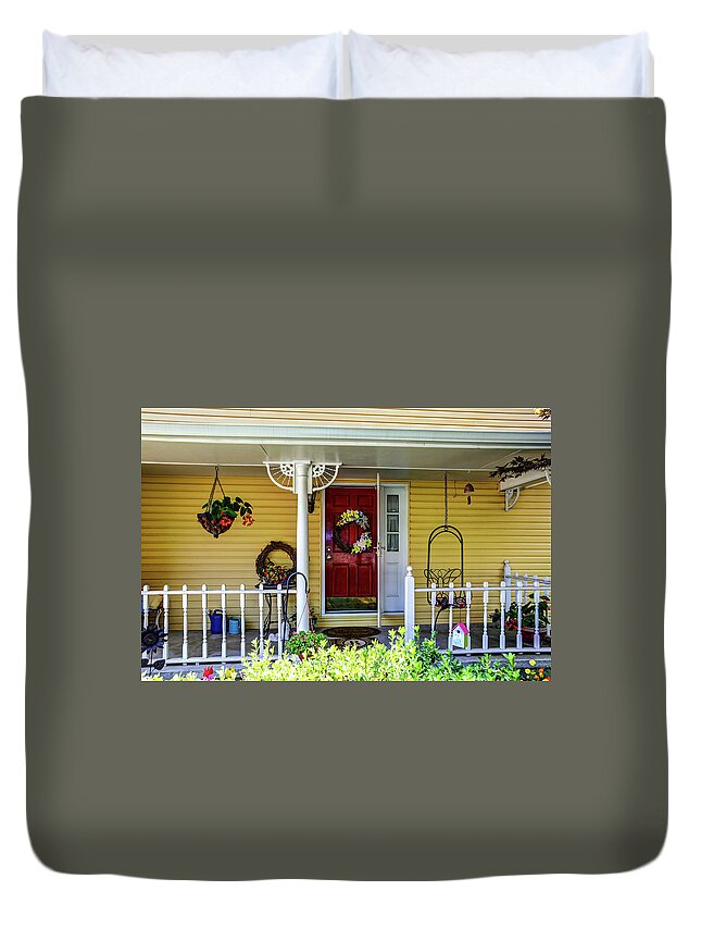 Real Estate Photography Duvet Cover featuring the photograph Mt Vernon Front Door by Jeff Kurtz