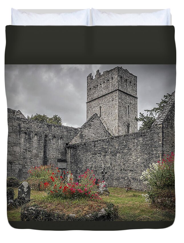 Ruin Duvet Cover featuring the photograph Muckross Abbey - Killarney - County Kerry - Ireland by Tony Crehan