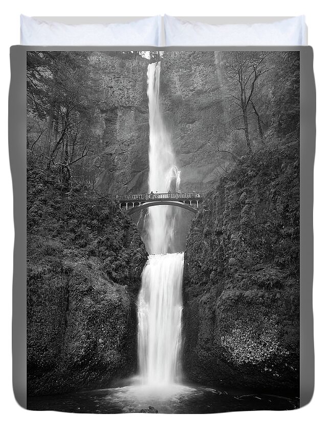 Waterfall Duvet Cover featuring the photograph Multnomah Falls by Ryan Workman Photography