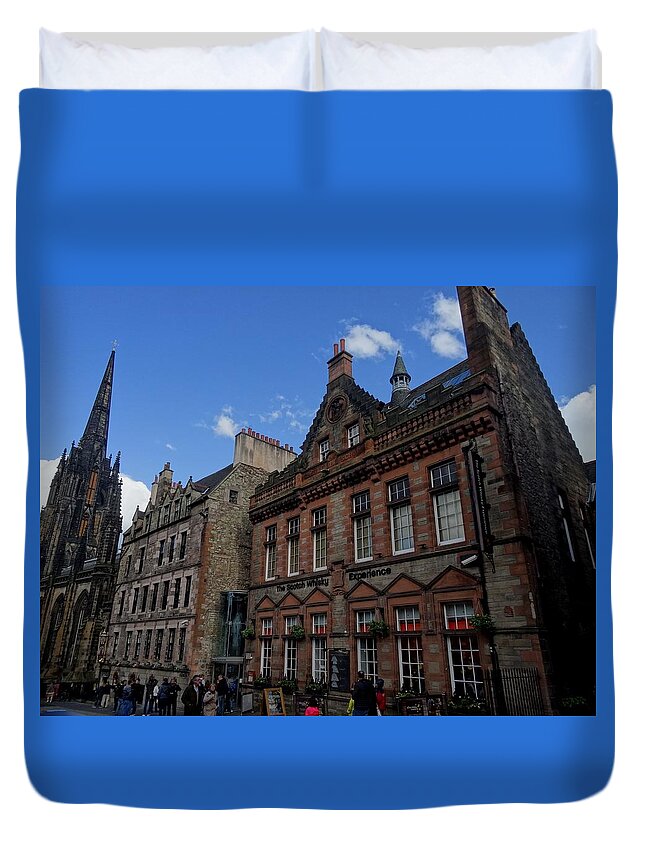 Whisky Duvet Cover featuring the photograph Museo del whisky Edimburgo by Eduardo Abella