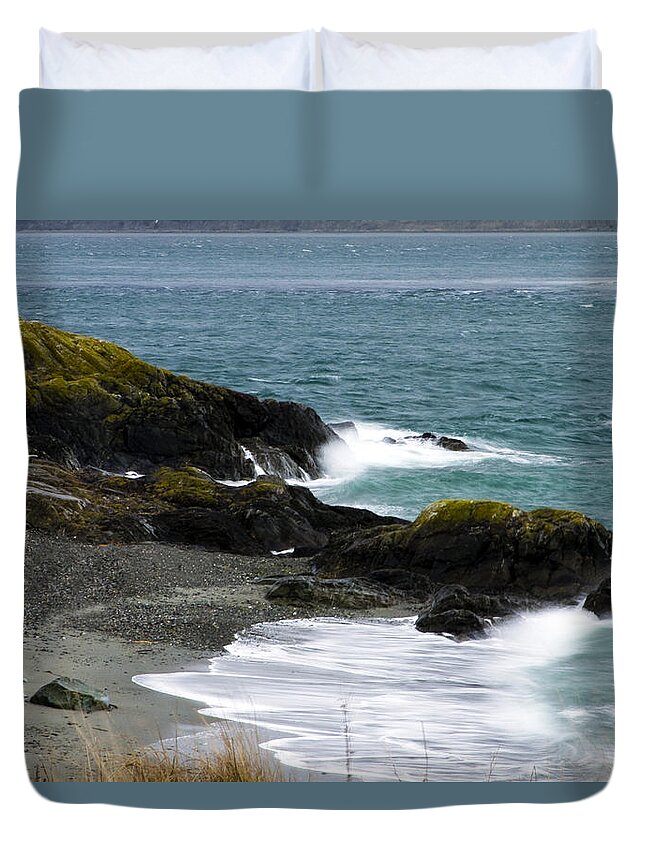 Ocean Duvet Cover featuring the photograph Mystic Wave by Joseph Noonan