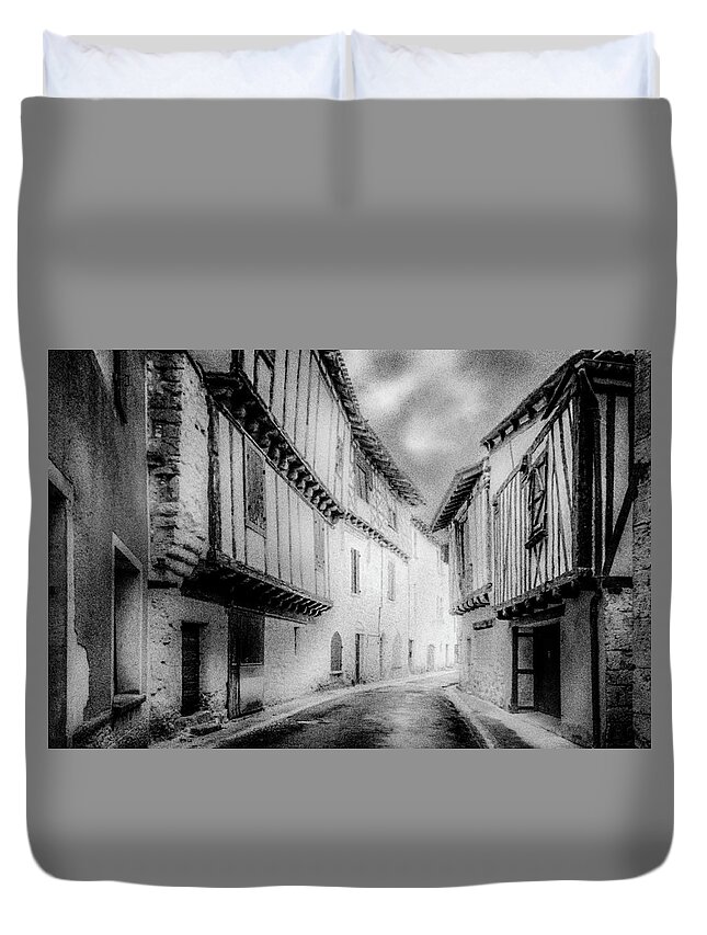Trees Duvet Cover featuring the digital art Narrow Alley by Celso Bressan