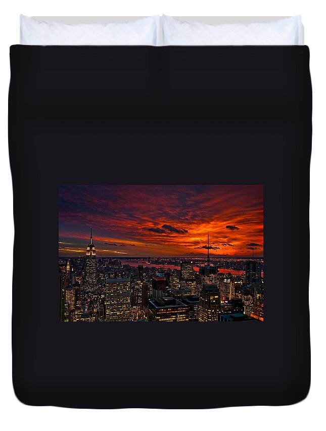 New York Duvet Cover featuring the photograph Nature's Palette by Neil Shapiro