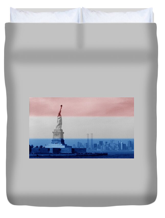 Statue Of Liberty Duvet Cover featuring the photograph Never Forget by Mark Fuller