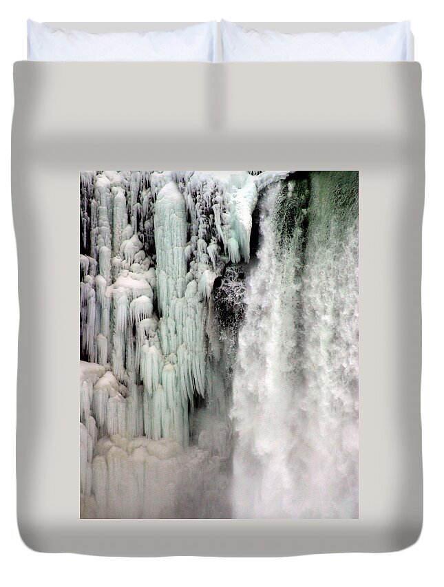 Landscape Duvet Cover featuring the photograph Niagara Falls 5 by Anthony Jones