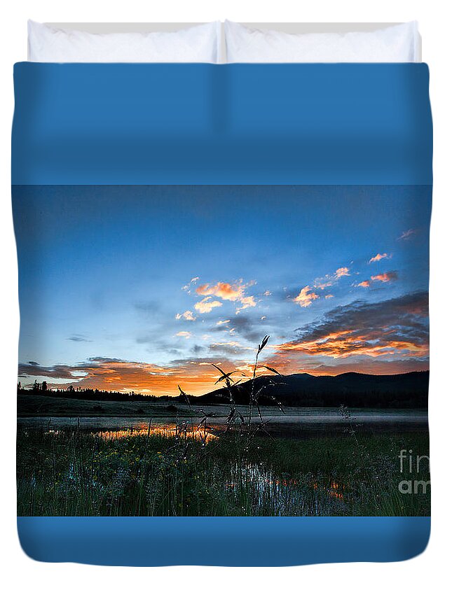 Sunrise Duvet Cover featuring the photograph Night's Retrteat by Jim Garrison