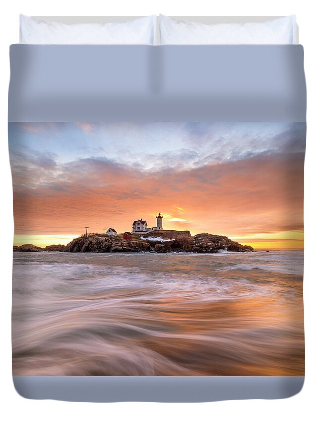 Nubble Lighthouse Duvet Cover featuring the photograph Nubble Lighthouse by Rob Davies